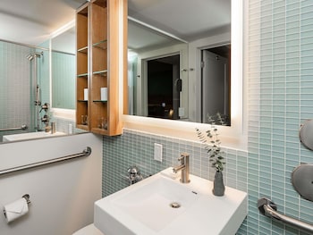 Deluxe Room, 1 King Bed (Accessible, Rollin Shower, Nespresso)
