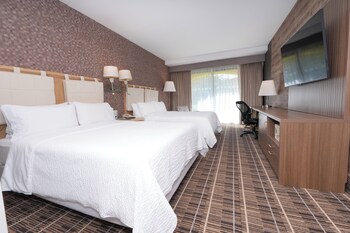 Standard Room, 2 Queen Beds, Ground Floor
