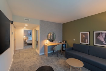 Junior Suite, 1 King Bed with Sofa bed