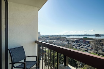 Room, 1 King Bed, Bay View (Balcony)