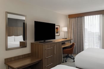 Standard Room, 2 Queen Beds, Park View (Centennial Park View)