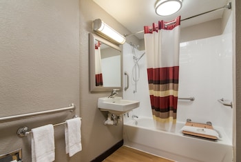 Business Room, 1 King Bed, Accessible (Roll-In Shower, Smoke Free)