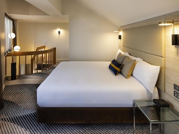 Deluxe Suite, 1 King Bed (Spa)