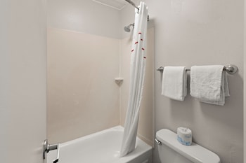 Standard Room, 1 King Bed (Smoke Free)