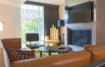 Signature King Suite, City View & Balcony