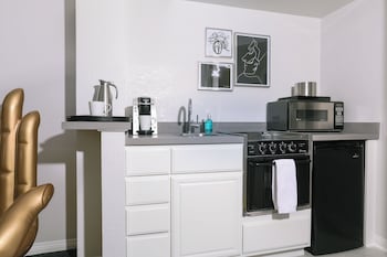 Signature King Suite, City View & Balcony