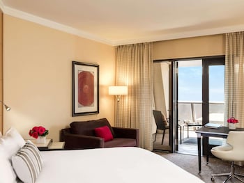 Luxury Room, 1 King Bed, Patio