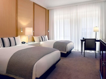 Superior Room, 2 Queen Beds (Beverly Boulevard View)