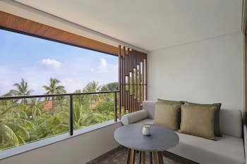 Deluxe Room, 1 King Bed, Garden View