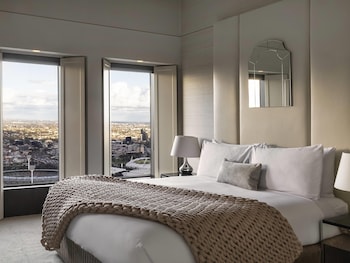 Deluxe Suite, 1 King Bed, City View