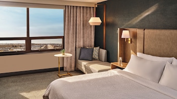 Standard Room, 1 King Bed, Accessible Bathtub (Mobility)
