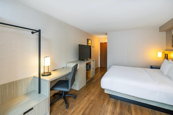 Standard Room, 1 King Bed, Non Smoking (Upper Floor, Stair Access Only)
