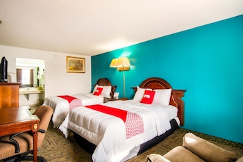 2 Queen Bed with Pull Out