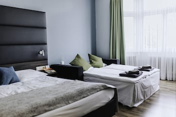 Family Room, 1 King Bed (with Sofabed)