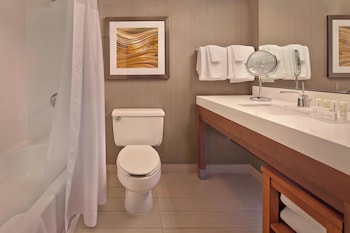 Room, 1 King Bed, Hearing Accessible (Accessible Bathtub)