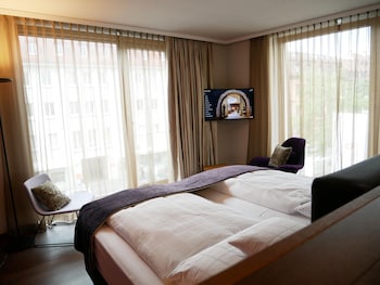 Superior Room, 1 King Bed, Annex Building