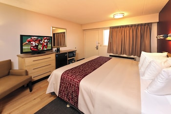 Superior Room, 1 King Bed, Accessible (Smoke Free)