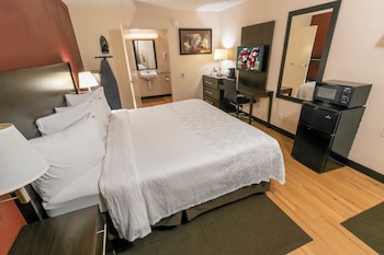 Deluxe Room, 1 King Bed, Accessible (Smoke Free)