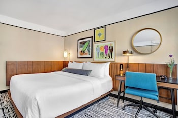 Standard Room, 1 King Bed, Accessible (Communications)