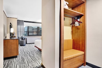 Standard Room, 1 King Bed, Accessible (Communications)