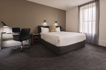 Heritage King Room