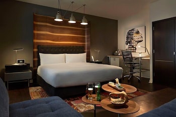 Premium Room, 1 King Bed, Mobility Accessible (Roll-in Shower)