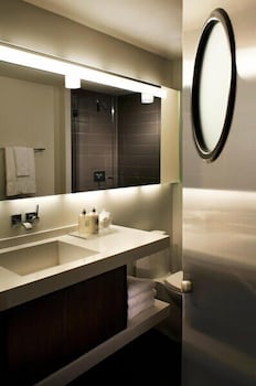 Suite, Multiple Beds (Zetta)
