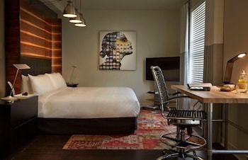 Room, 1 King Bed, Hearing Accessible (Mobility, Roll-in Shower)