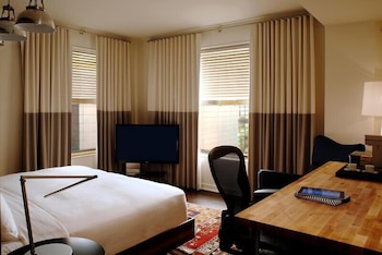 Deluxe Room, 1 King Bed