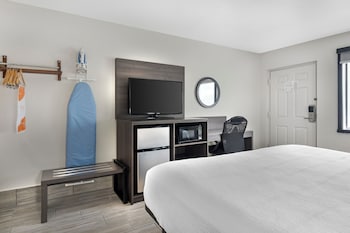 Suite, 1 King Bed, Accessible, Non Smoking