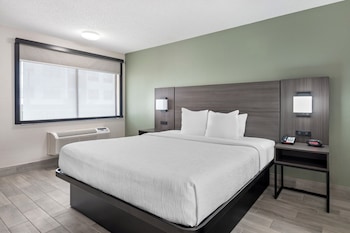 Suite, 1 King Bed, Accessible, Non Smoking