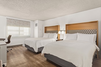 Standard Room, 2 Queen Beds (High Floor)