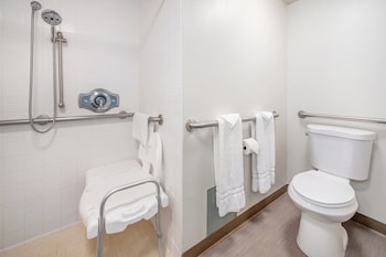 Standard Room, 1 Queen Bed, Accessible