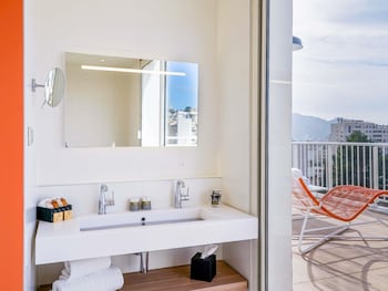 Junior Suite, 1 King Bed, Terrace, City View