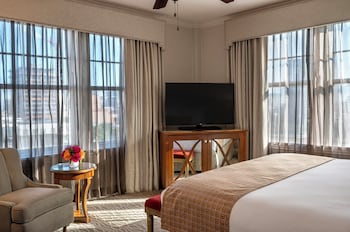 Deluxe Suite