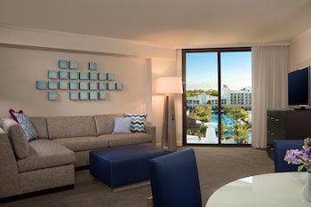 Suite, 1 King Bed, Balcony (1 KING BED AND PARLOR)