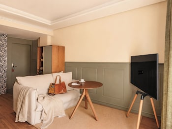 Junior Suite Red Level