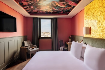 Suite Red Level Cathedral View