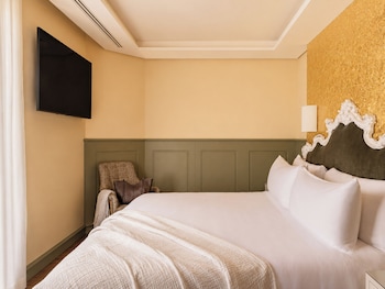 Junior Suite Red Level