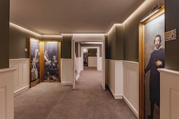 One Bedroom Suite Red Level