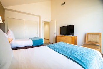 2 Bedrooms, Full Kitchen