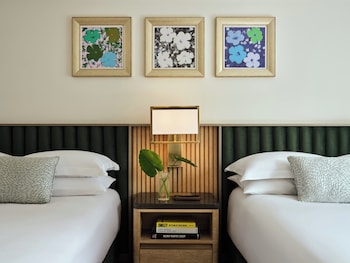 Room, 2 Queen Beds, City View (Bath Shower Combo)