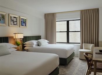Room, 2 Queen Beds, City View (Bath Shower Combo)