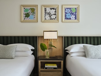 Room, 2 Queen Beds, City View (Bath Shower Combo)