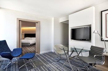 Club Suite, 1 King Bed (View)