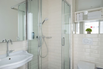 Single Room - Complimentary soft minibar, courtesy tray, digital press, fitness, sauna