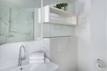 Privilege Room - Complimentary soft minibar, courtesy tray, digital press, fitness, sauna