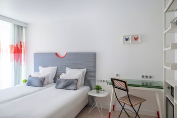 Twin Room - Complimentary soft minibar, courtesy tray, digital press, fitness, sauna