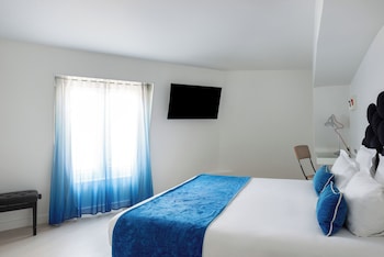 Family Room, 2 Rooms - Complimentary soft minibar, courtesy tray, digital press, fitness, sauna