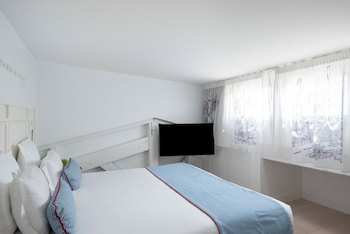 Duplex Apartment - Complimentary soft minibar, courtesy tray, digital press, fitness, sauna